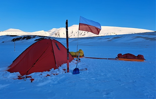 polak-samotnie-zdobyl-najwyzszy-szczyt-spitsbergenu