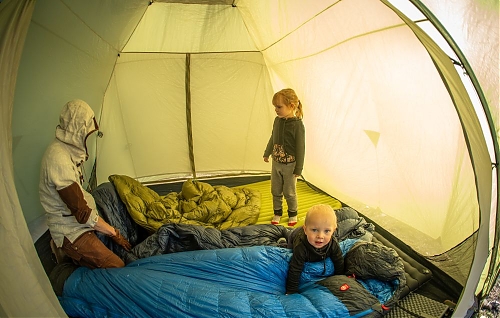 biwakowanie-z-dziecmi-praktyczne-rady-i-lokalizacje-na-rodzinny-camping