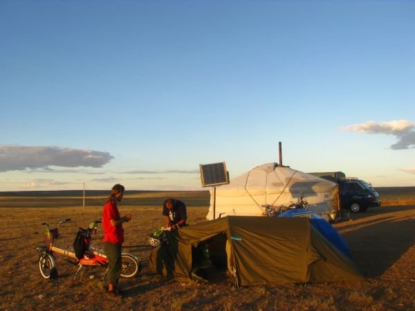 Namiot Atacama na mongolskmi stepie
