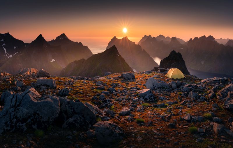 Namiot Marabut na Lofotach w Norwegii. Foto: Karol Nienartowicz